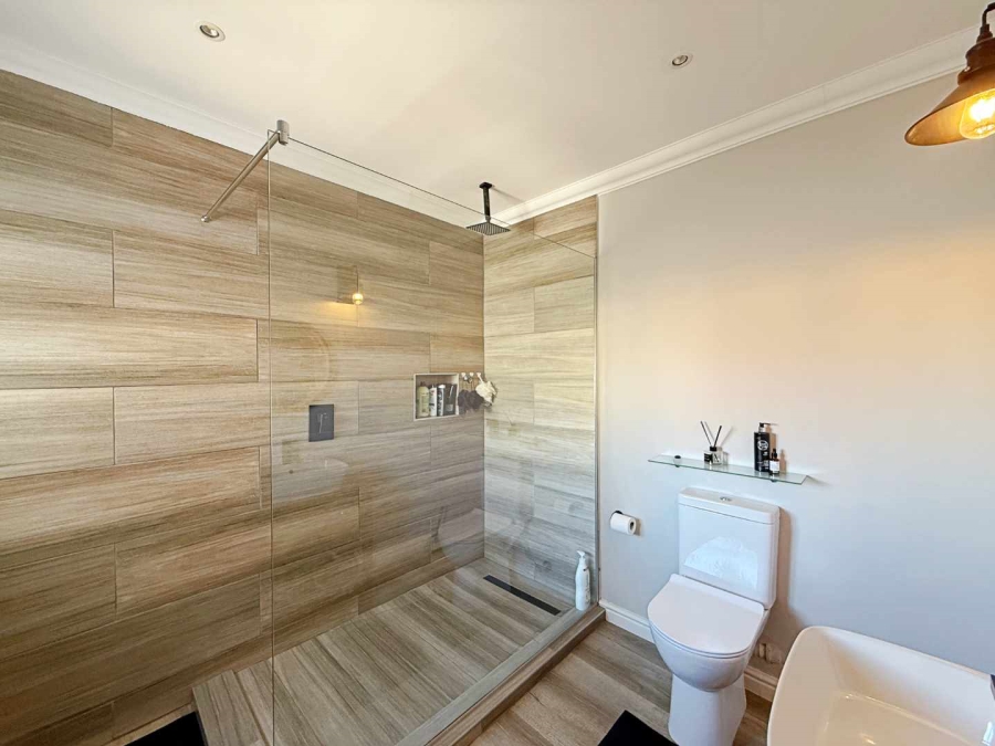 4 Bedroom Property for Sale in Calypso Beach Western Cape